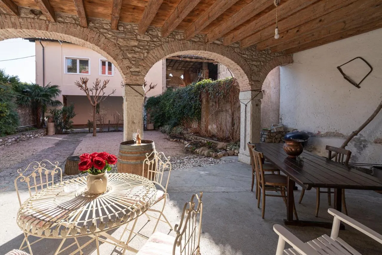 Apartment Appartamenti Drovandi Alla Pieve Vecchia Manerba del Garda Italien