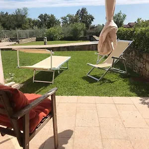 Apartment Luxury The Artist With Pool, Manerba del Garda