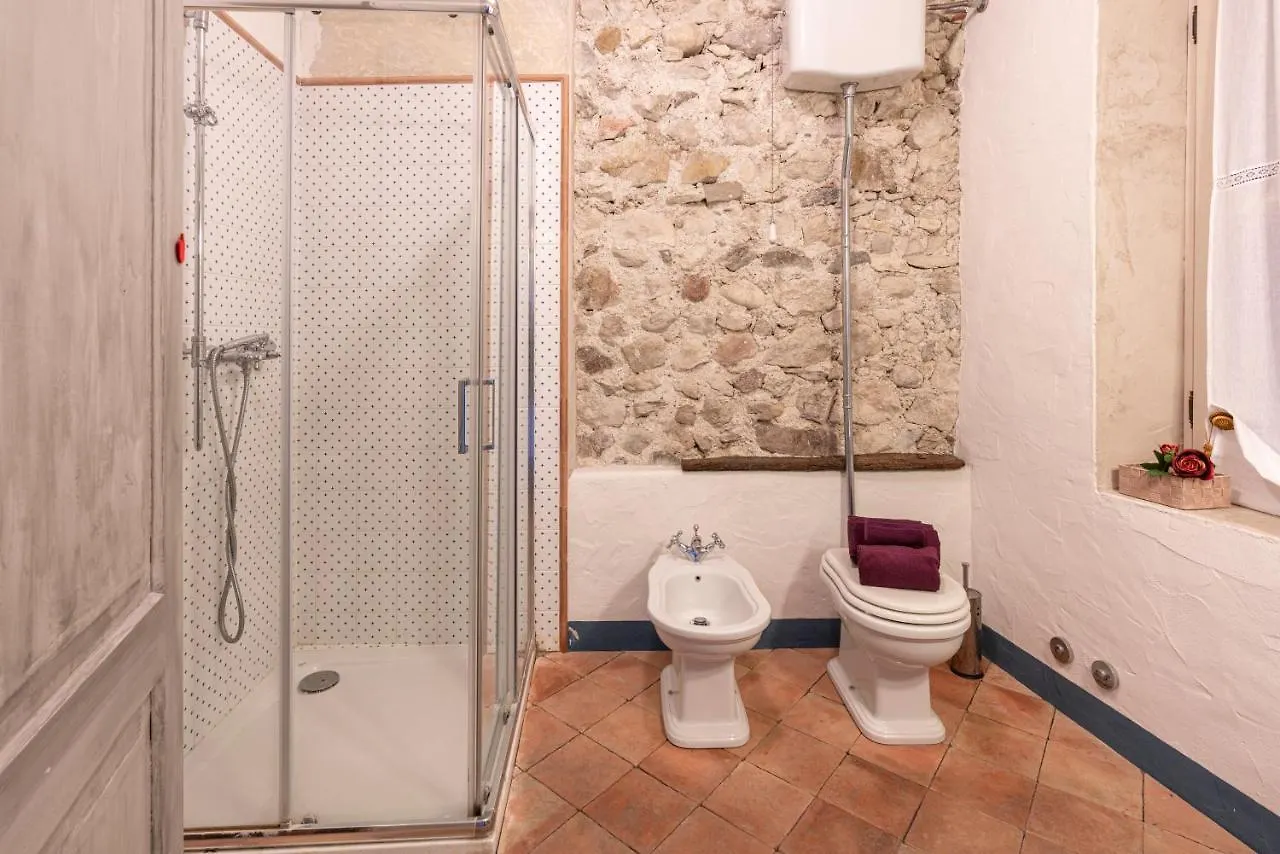 Apartment Appartamenti Drovandi Alla Pieve Vecchia Manerba del Garda Italy