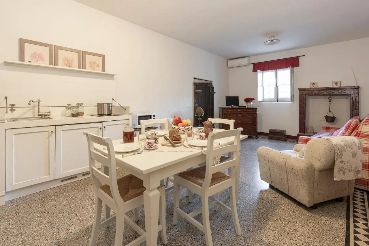 Apartment Appartamenti Drovandi Alla Pieve Vecchia Manerba del Garda Italy